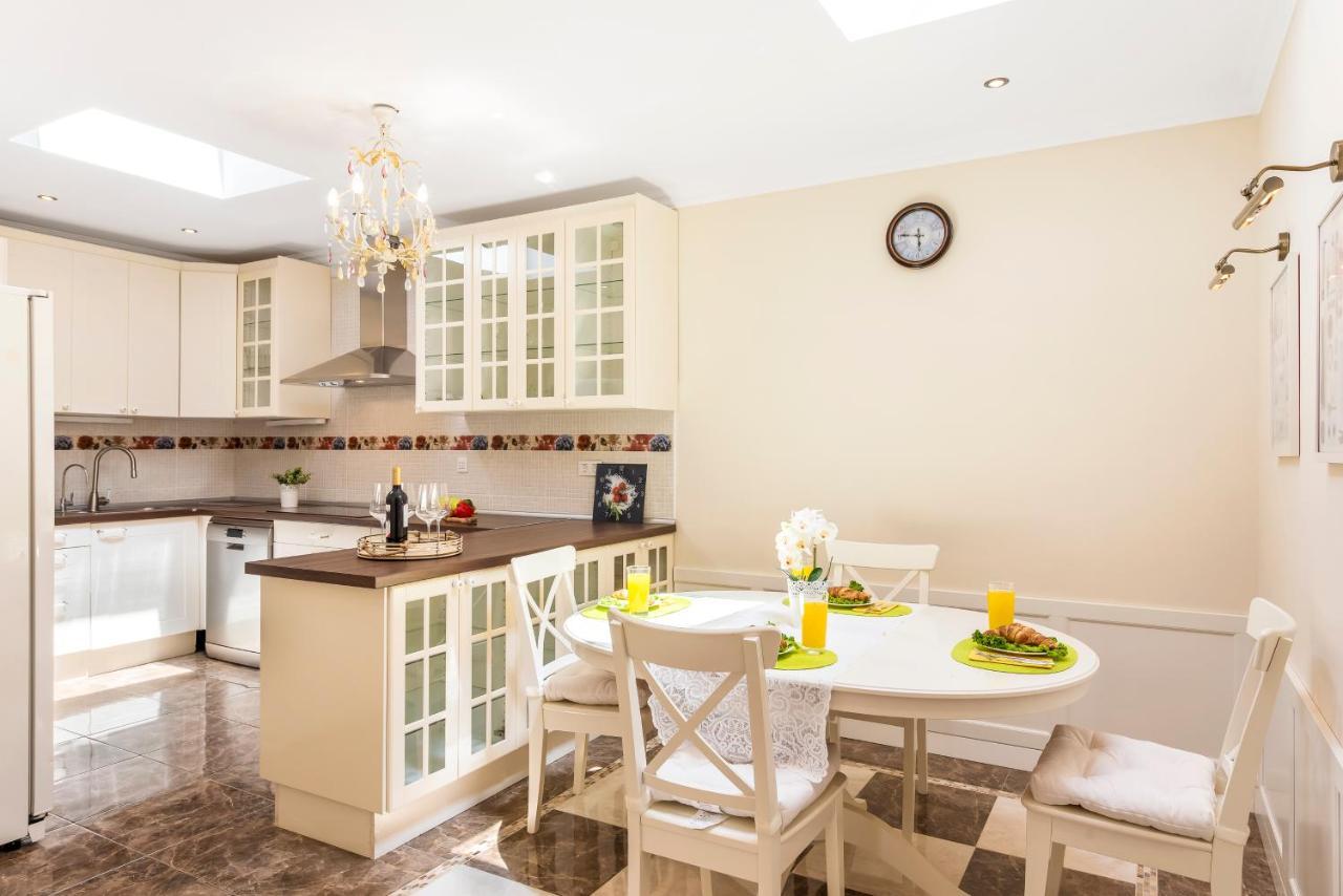 אדחה Beautiful Villa Anna With Heated Pool מראה חיצוני תמונה